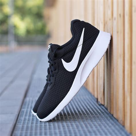 Schwarze Nike Schuhe online kaufen 